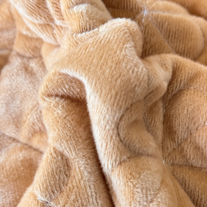 91家纺网 家纺一手货源 找家纺 鑫利来家纺 2025新款高克重水晶绒夹棉床盖三件套-四叶草系列 四叶草-卡其