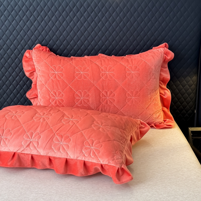 91家纺网 家纺一手货源 找家纺 鑫利来家纺 2025新款高克重水晶绒夹棉床盖三件套-四叶草系列 四叶草-暖桔