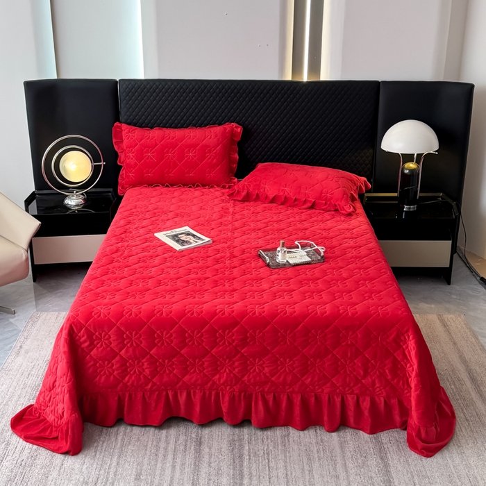 91家纺网 家纺一手货源 找家纺 鑫利来家纺 2025新款高克重水晶绒夹棉床盖三件套-四叶草系列 四叶草-中国红