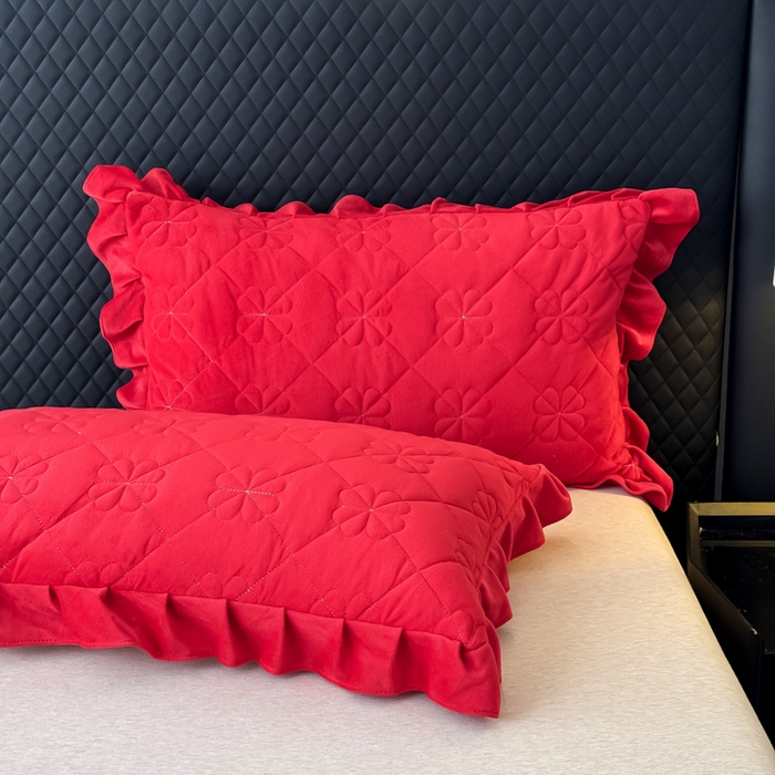 91家纺网 家纺一手货源 找家纺 鑫利来家纺 2025新款高克重水晶绒夹棉床盖三件套-四叶草系列 四叶草-中国红