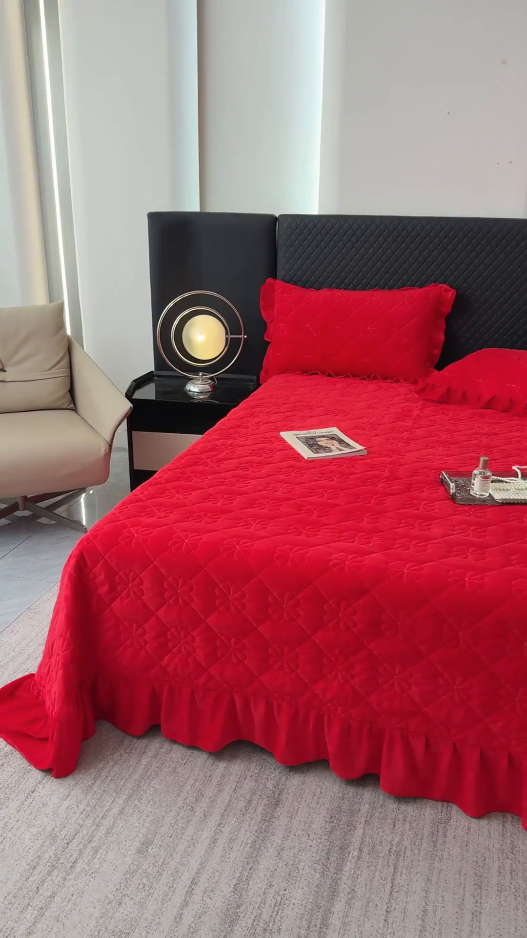 91家纺网 家纺一手货源 找家纺 鑫利来家纺 2025新款高克重水晶绒夹棉床盖三件套-四叶草系列 四叶草-中国红