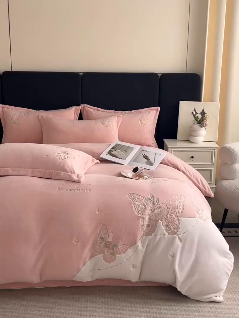 91家纺网 家纺一手货源 找家纺 （总）金牛座家纺 2025新款加厚牛奶绒重工刺绣贴布绣四件套-蝶恋花
