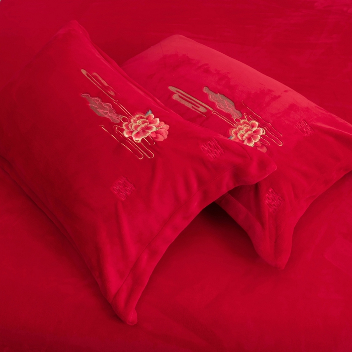 91家纺网 家纺一手货源 找家纺 （总）千禧家纺 2025新款加厚高克重全消光牛奶绒刺绣婚庆四件套