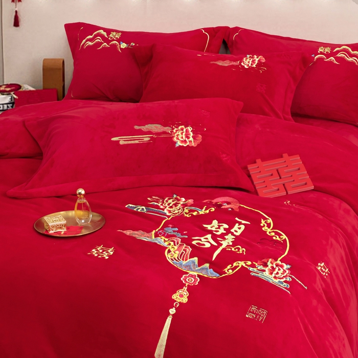 91家纺网 家纺一手货源 找家纺 （总）千禧家纺 2025新款加厚高克重全消光牛奶绒刺绣婚庆四件套