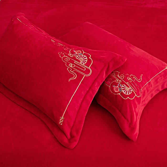 91家纺网 家纺一手货源 找家纺 千禧家纺 2025新款加厚高克重全消光牛奶绒刺绣婚庆四件套 早生贵子（绒）