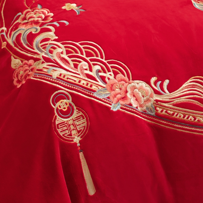 91家纺网 家纺一手货源 找家纺 千禧家纺 2025新款加厚高克重全消光牛奶绒刺绣婚庆四件套 缔结良缘