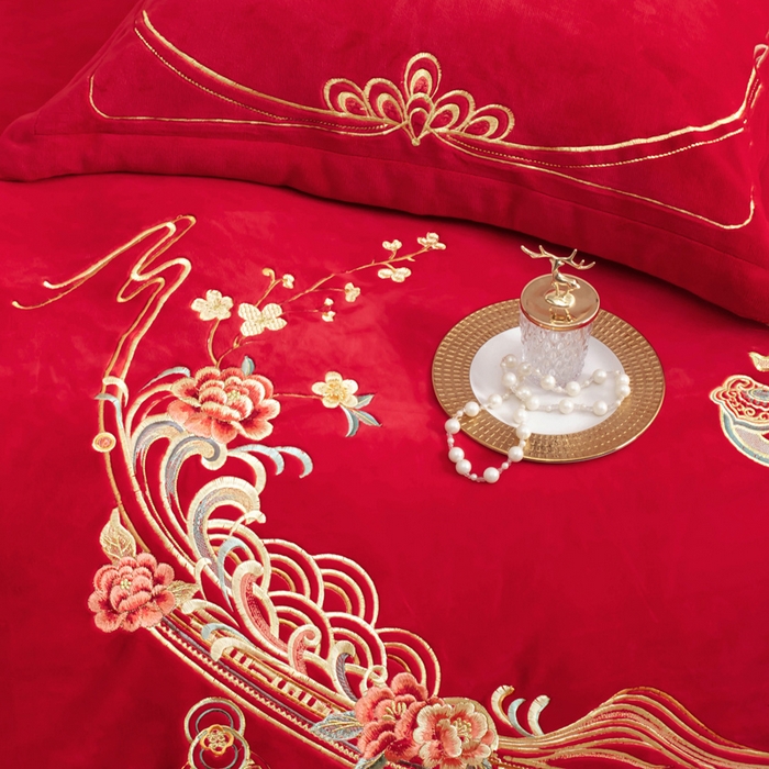 91家纺网 家纺一手货源 找家纺 千禧家纺 2025新款加厚高克重全消光牛奶绒刺绣婚庆四件套 缔结良缘