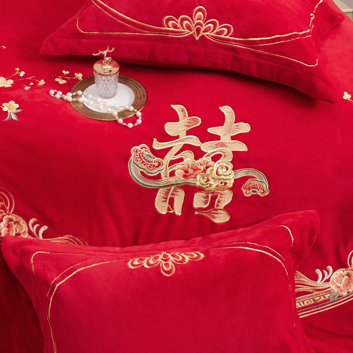 91家纺网 家纺一手货源 找家纺 千禧家纺 2025新款加厚高克重全消光牛奶绒刺绣婚庆四件套 缔结良缘