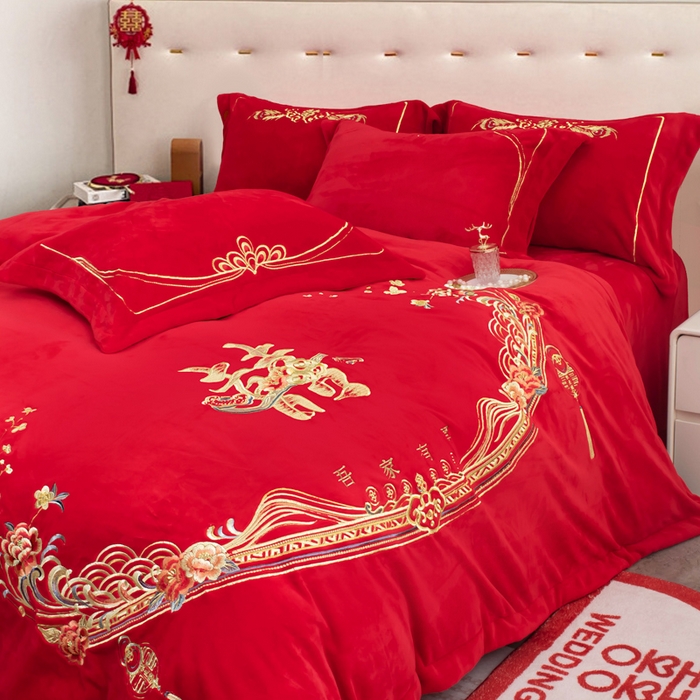 91家纺网 家纺一手货源 找家纺 千禧家纺 2025新款加厚高克重全消光牛奶绒刺绣婚庆四件套 缔结良缘