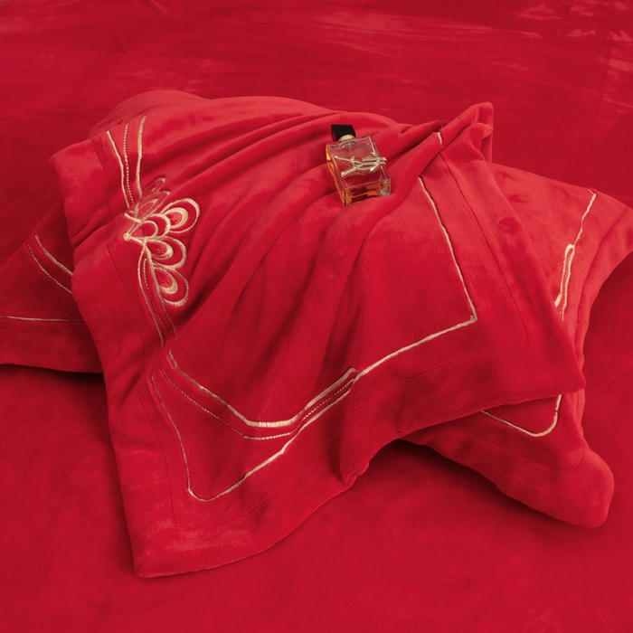 91家纺网 家纺一手货源 找家纺 千禧家纺 2025新款加厚高克重全消光牛奶绒刺绣婚庆四件套 缔结良缘