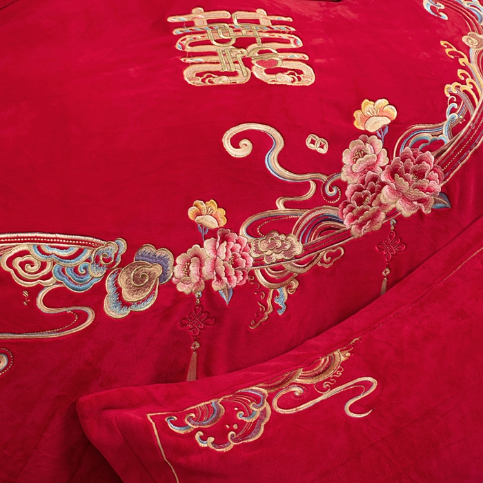 91家纺网 家纺一手货源 找家纺 千禧家纺 2025新款加厚高克重全消光牛奶绒刺绣婚庆四件套 福禧生财