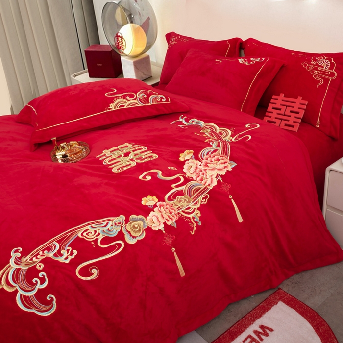 91家纺网 家纺一手货源 找家纺 千禧家纺 2025新款加厚高克重全消光牛奶绒刺绣婚庆四件套 福禧生财