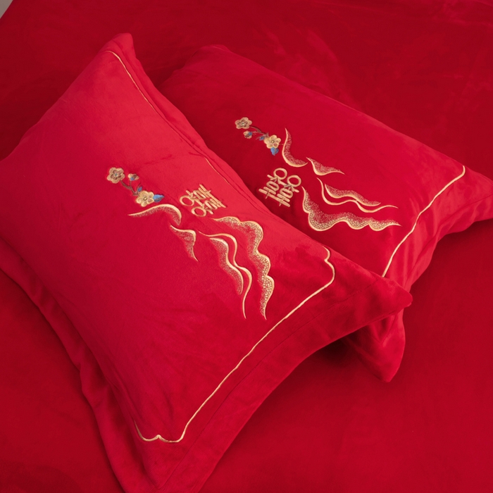 91家纺网 家纺一手货源 找家纺 千禧家纺 2025新款加厚高克重全消光牛奶绒刺绣婚庆四件套 龙吟凤舞