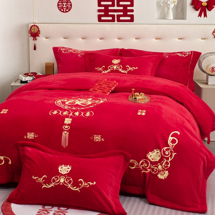 91家纺网 家纺一手货源 找家纺 千禧家纺 2025新款加厚高克重全消光牛奶绒刺绣婚庆四件套 喜临门