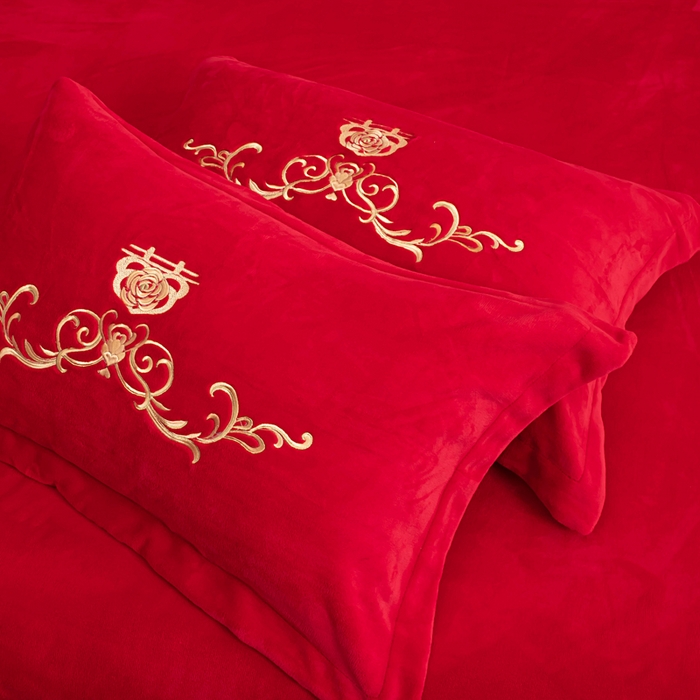 91家纺网 家纺一手货源 找家纺 千禧家纺 2025新款加厚高克重全消光牛奶绒刺绣婚庆四件套 喜临门