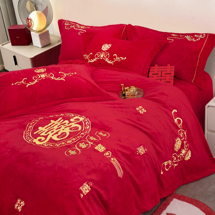 91家纺网 家纺一手货源 找家纺 千禧家纺 2025新款加厚高克重全消光牛奶绒刺绣婚庆四件套 喜临门