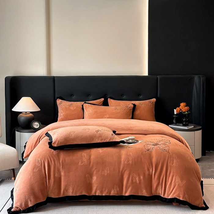 91家纺网 家纺一手货源 找家纺 金牛座家纺 2025新款8斤加厚牛奶绒刺绣四件套-蝴蝶飞飞 蝴蝶飞飞-红棕