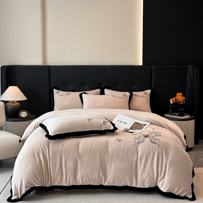 91家纺网 家纺一手货源 找家纺 金牛座家纺 2025新款8斤加厚牛奶绒刺绣四件套-蝴蝶飞飞 蝴蝶飞飞-杏色