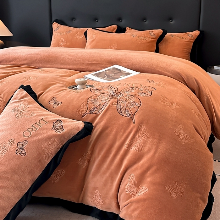91家纺网 家纺一手货源 找家纺 金牛座家纺 2025新款8斤加厚牛奶绒刺绣四件套-蝴蝶飞飞 蝴蝶飞飞-红棕