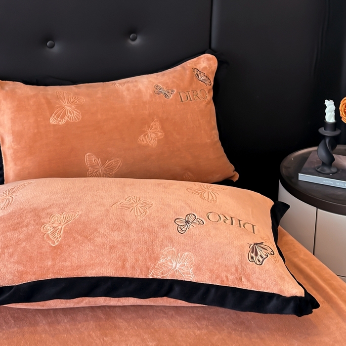 91家纺网 家纺一手货源 找家纺 金牛座家纺 2025新款8斤加厚牛奶绒刺绣四件套-蝴蝶飞飞 蝴蝶飞飞-红棕