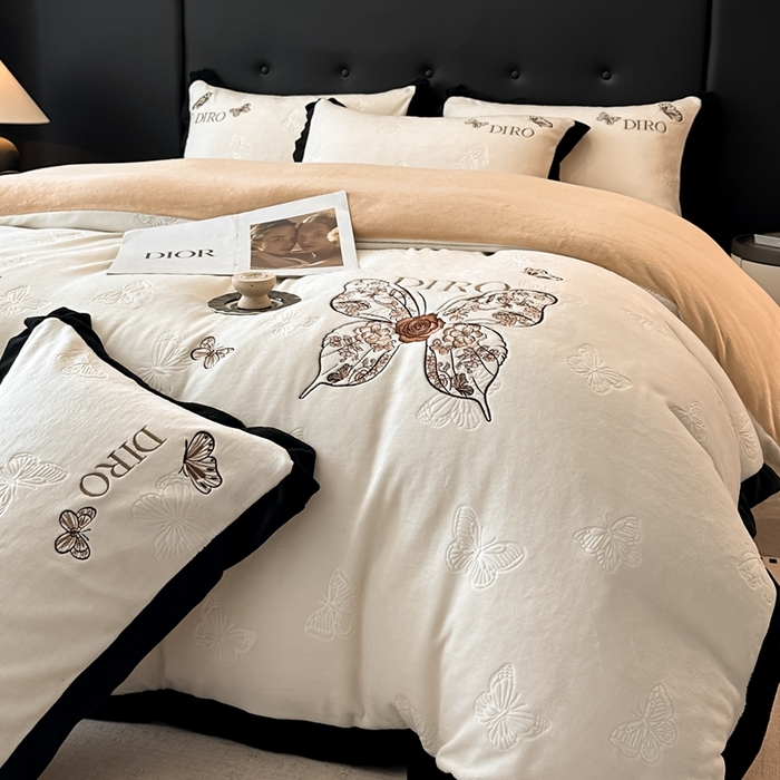 91家纺网 家纺一手货源 找家纺 金牛座家纺 2025新款8斤加厚牛奶绒刺绣四件套-蝴蝶飞飞 蝴蝶飞飞-奶白