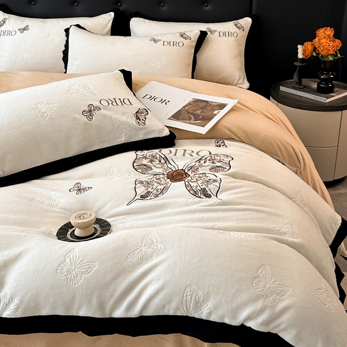 91家纺网 家纺一手货源 找家纺 金牛座家纺 2025新款8斤加厚牛奶绒刺绣四件套-蝴蝶飞飞 蝴蝶飞飞-奶白