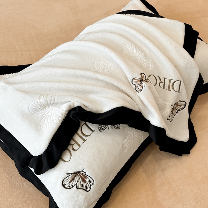 91家纺网 家纺一手货源 找家纺 金牛座家纺 2025新款8斤加厚牛奶绒刺绣四件套-蝴蝶飞飞 蝴蝶飞飞-奶白