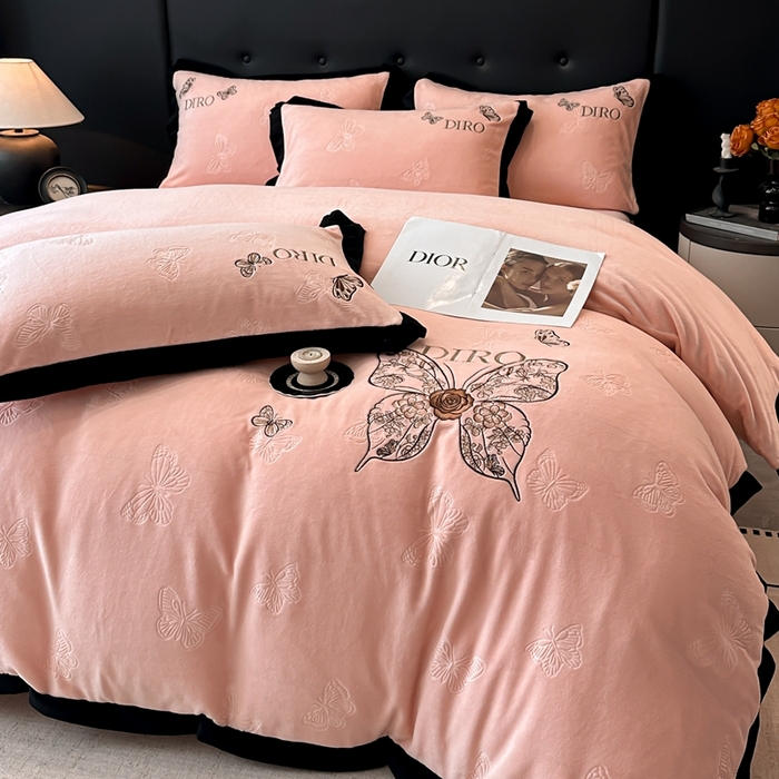 金牛座家纺 2025新款8斤加厚牛奶绒刺绣四件套-蝴蝶飞飞 蝴蝶飞飞-嫩粉