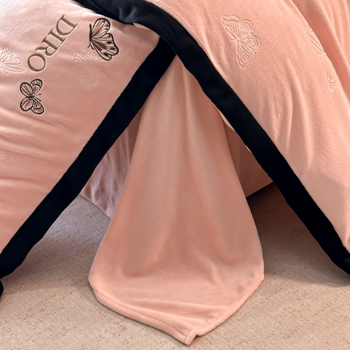 91家纺网 家纺一手货源 找家纺 金牛座家纺 2025新款8斤加厚牛奶绒刺绣四件套-蝴蝶飞飞 蝴蝶飞飞-嫩粉