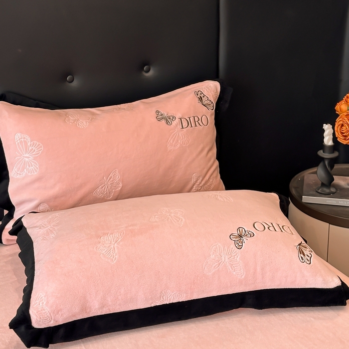 91家纺网 家纺一手货源 找家纺 金牛座家纺 2025新款8斤加厚牛奶绒刺绣四件套-蝴蝶飞飞 蝴蝶飞飞-嫩粉