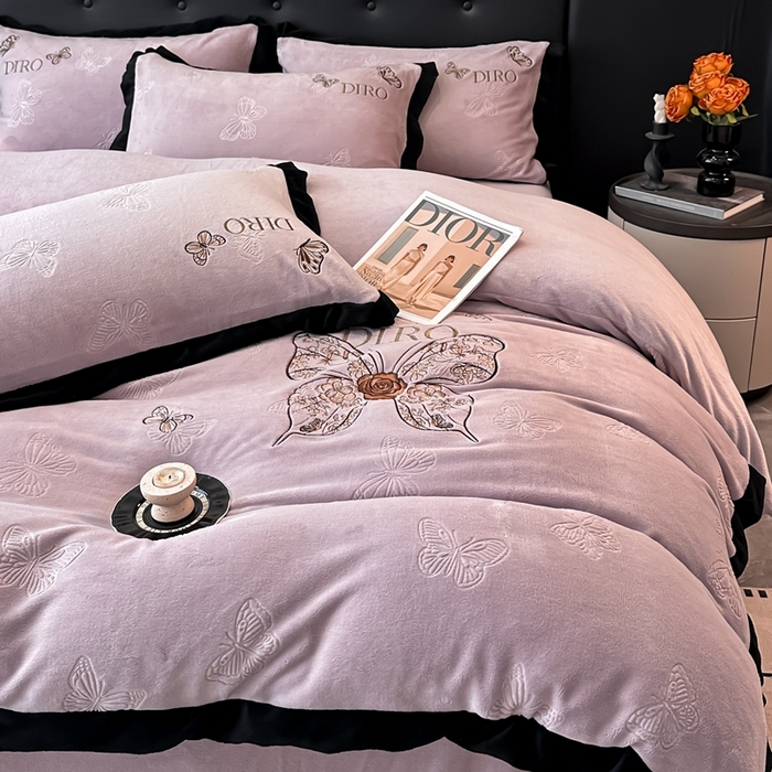 91家纺网 家纺一手货源 找家纺 金牛座家纺 2025新款8斤加厚牛奶绒刺绣四件套-蝴蝶飞飞 蝴蝶飞飞-浅紫