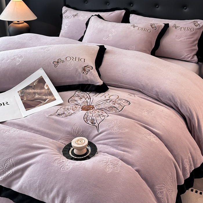 91家纺网 家纺一手货源 找家纺 金牛座家纺 2025新款8斤加厚牛奶绒刺绣四件套-蝴蝶飞飞 蝴蝶飞飞-浅紫