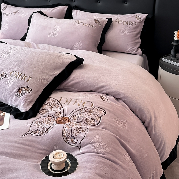 91家纺网 家纺一手货源 找家纺 金牛座家纺 2025新款8斤加厚牛奶绒刺绣四件套-蝴蝶飞飞 蝴蝶飞飞-浅紫