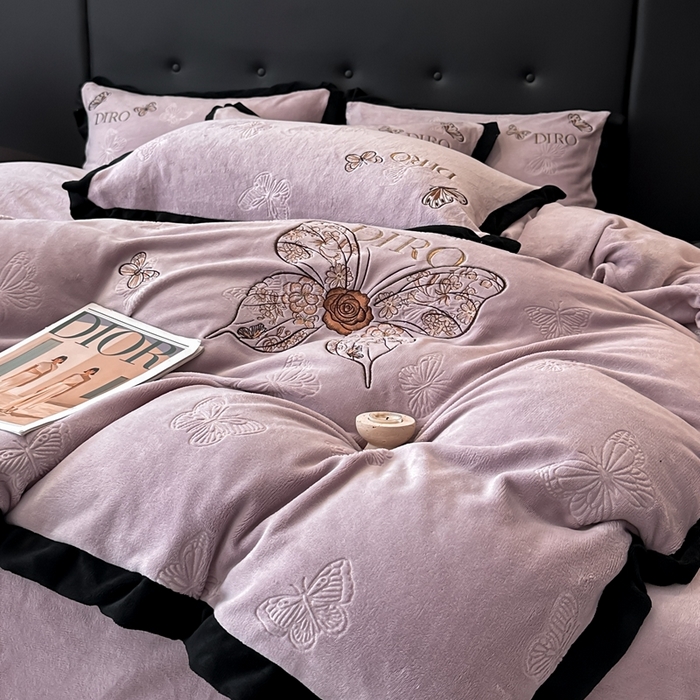 91家纺网 家纺一手货源 找家纺 金牛座家纺 2025新款8斤加厚牛奶绒刺绣四件套-蝴蝶飞飞 蝴蝶飞飞-浅紫