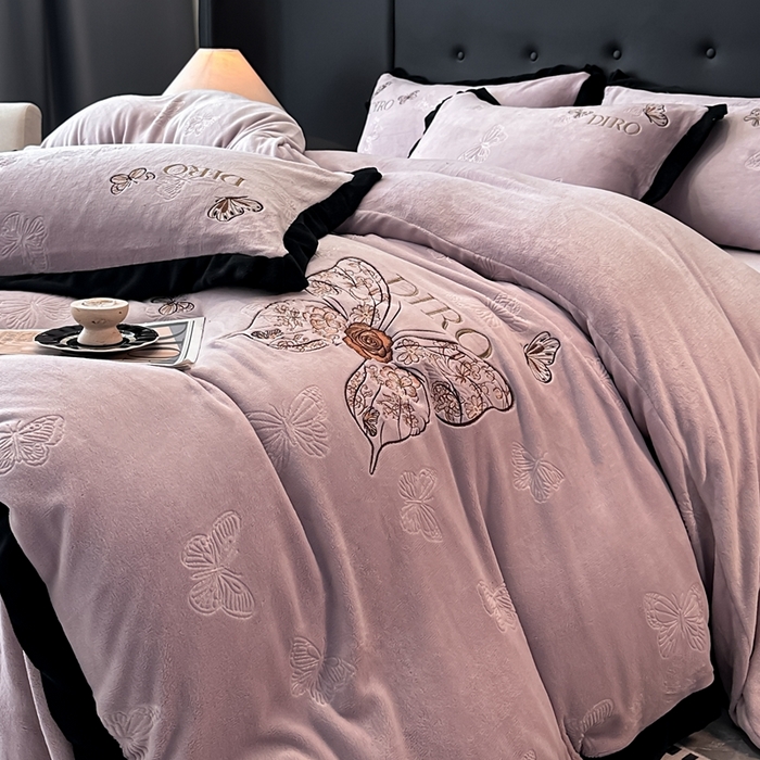 91家纺网 家纺一手货源 找家纺 金牛座家纺 2025新款8斤加厚牛奶绒刺绣四件套-蝴蝶飞飞 蝴蝶飞飞-浅紫
