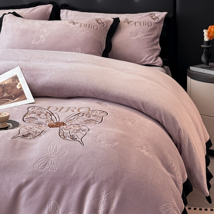 91家纺网 家纺一手货源 找家纺 金牛座家纺 2025新款8斤加厚牛奶绒刺绣四件套-蝴蝶飞飞 蝴蝶飞飞-浅紫