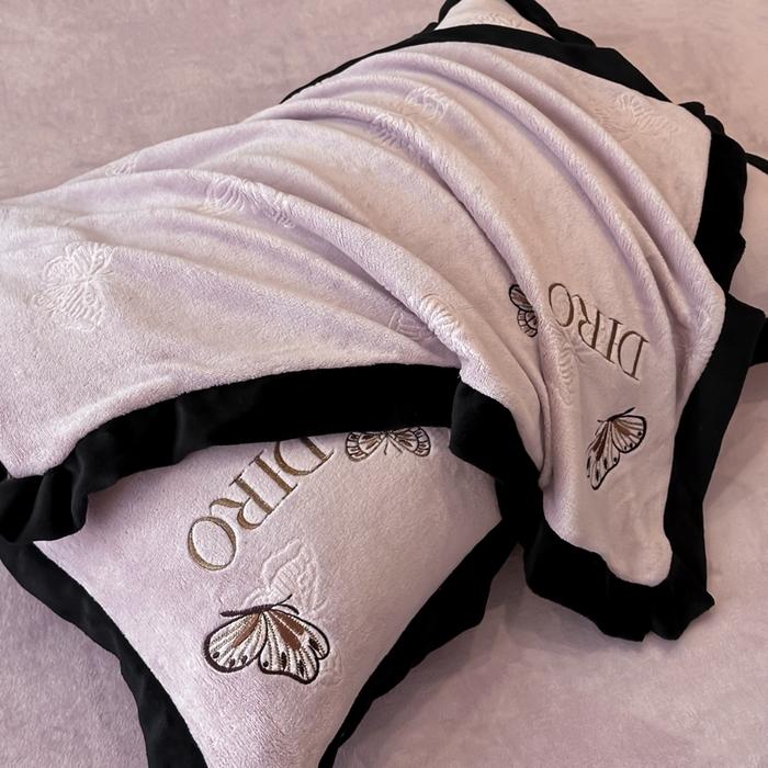 91家纺网 家纺一手货源 找家纺 金牛座家纺 2025新款8斤加厚牛奶绒刺绣四件套-蝴蝶飞飞 蝴蝶飞飞-浅紫