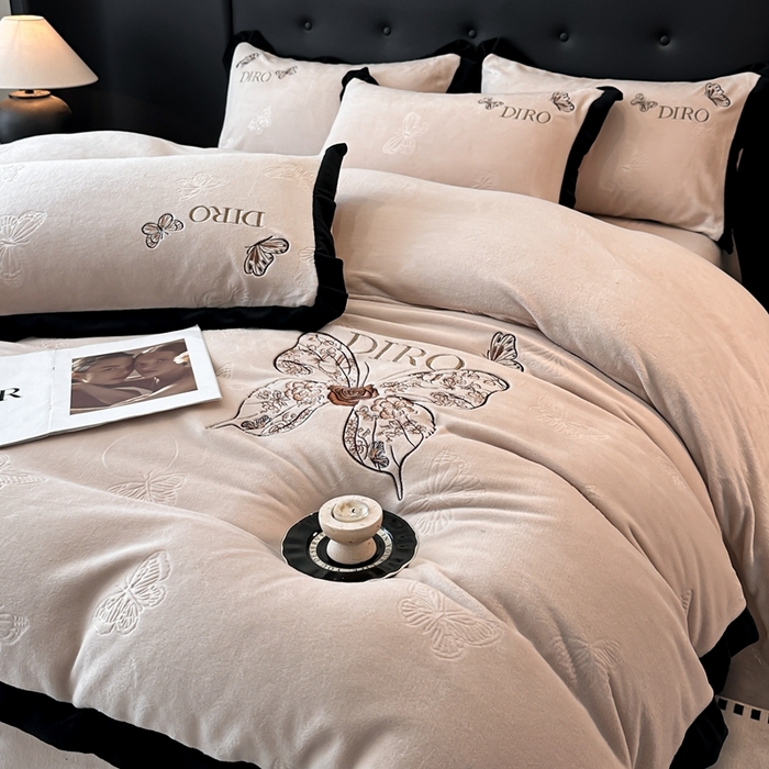 91家纺网 家纺一手货源 找家纺 金牛座家纺 2025新款8斤加厚牛奶绒刺绣四件套-蝴蝶飞飞 蝴蝶飞飞-杏色