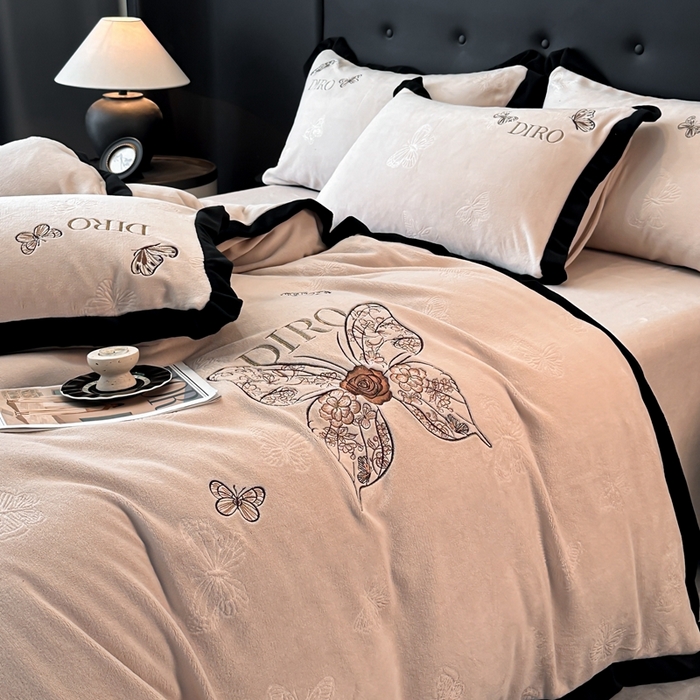 91家纺网 家纺一手货源 找家纺 金牛座家纺 2025新款8斤加厚牛奶绒刺绣四件套-蝴蝶飞飞 蝴蝶飞飞-杏色