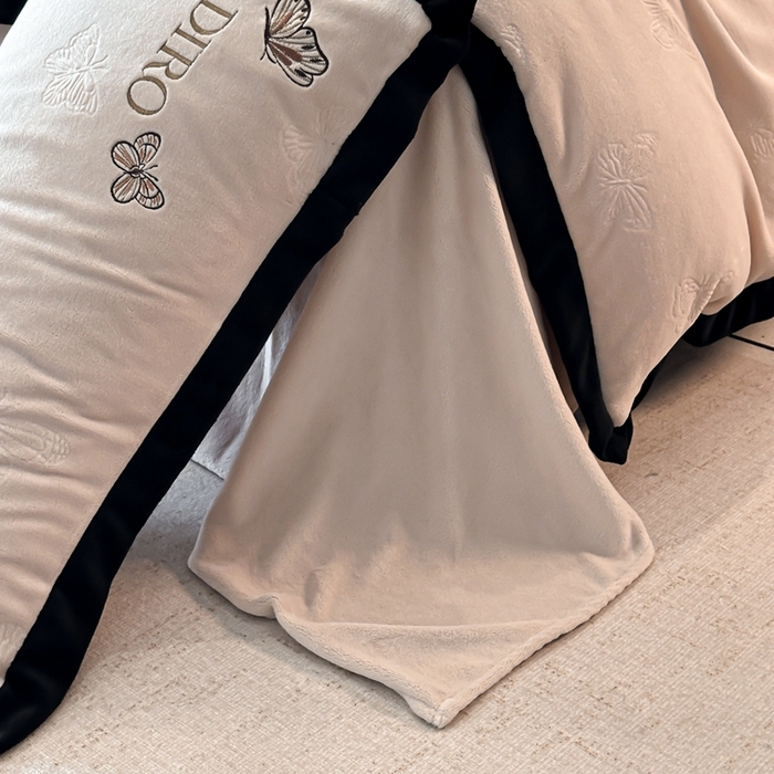 91家纺网 家纺一手货源 找家纺 金牛座家纺 2025新款8斤加厚牛奶绒刺绣四件套-蝴蝶飞飞 蝴蝶飞飞-杏色