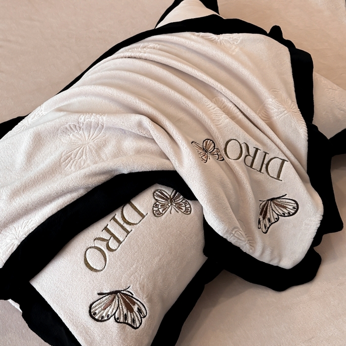 91家纺网 家纺一手货源 找家纺 金牛座家纺 2025新款8斤加厚牛奶绒刺绣四件套-蝴蝶飞飞 蝴蝶飞飞-杏色