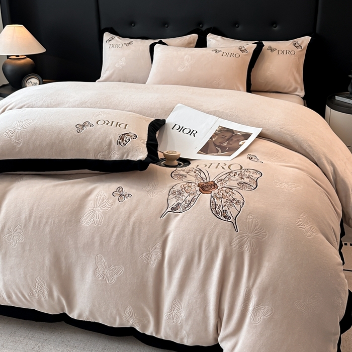 金牛座家纺 2025新款8斤加厚牛奶绒刺绣四件套-蝴蝶飞飞 蝴蝶飞飞-杏色