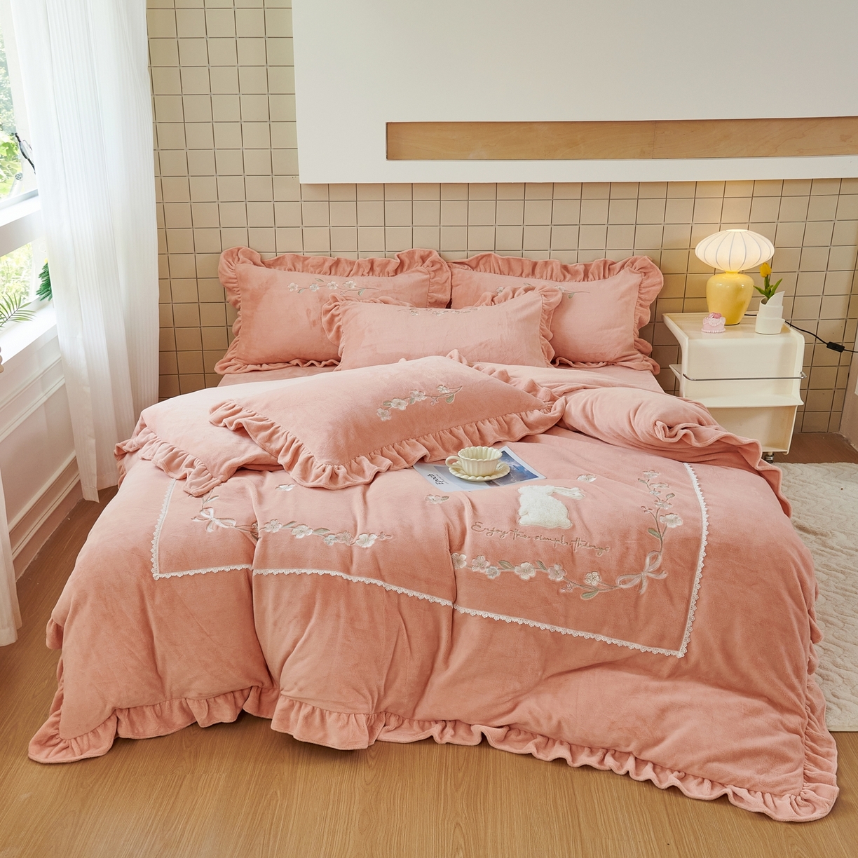 91家纺网 家纺一手货源 找家纺 （总）优姿家纺 2025新款11斤全消光韩版贴布绣保暖四件套- 茱迪