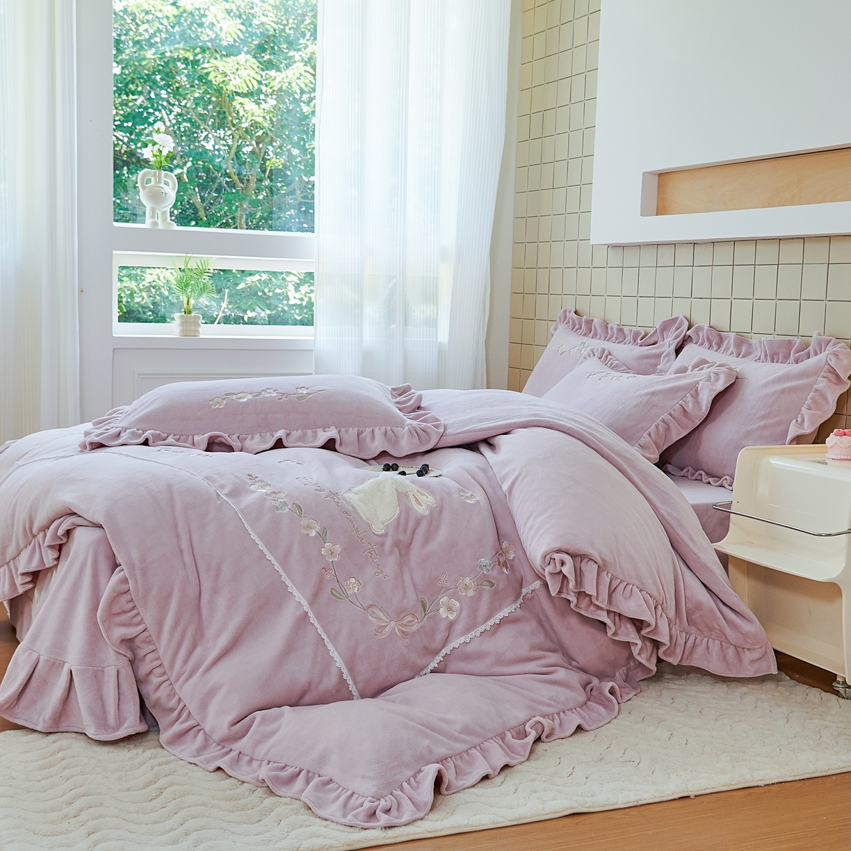 91家纺网 家纺一手货源 找家纺 （总）优姿家纺 2025新款11斤全消光韩版贴布绣保暖四件套- 茱迪