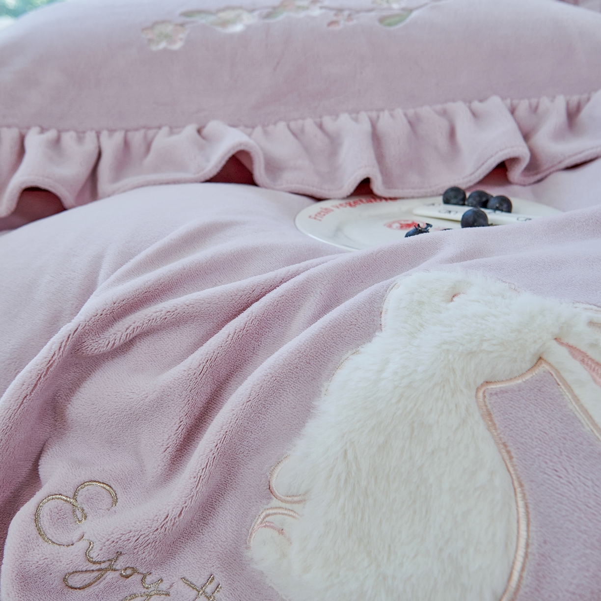 91家纺网 家纺一手货源 找家纺 （总）优姿家纺 2025新款11斤全消光韩版贴布绣保暖四件套- 茱迪