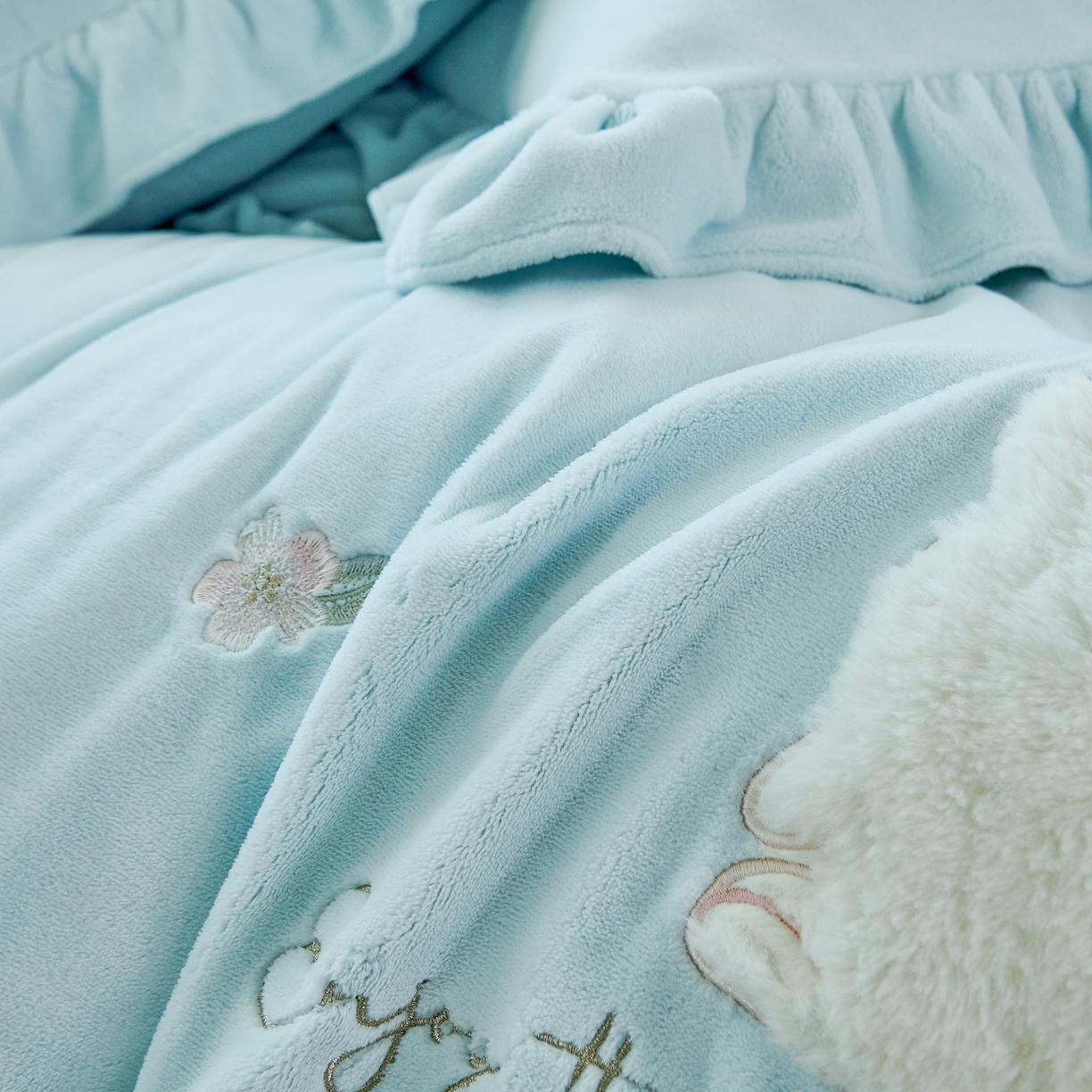 91家纺网 家纺一手货源 找家纺 优姿家纺 2025新款11斤全消光韩版贴布绣保暖四件套- 茱迪 海湾蓝