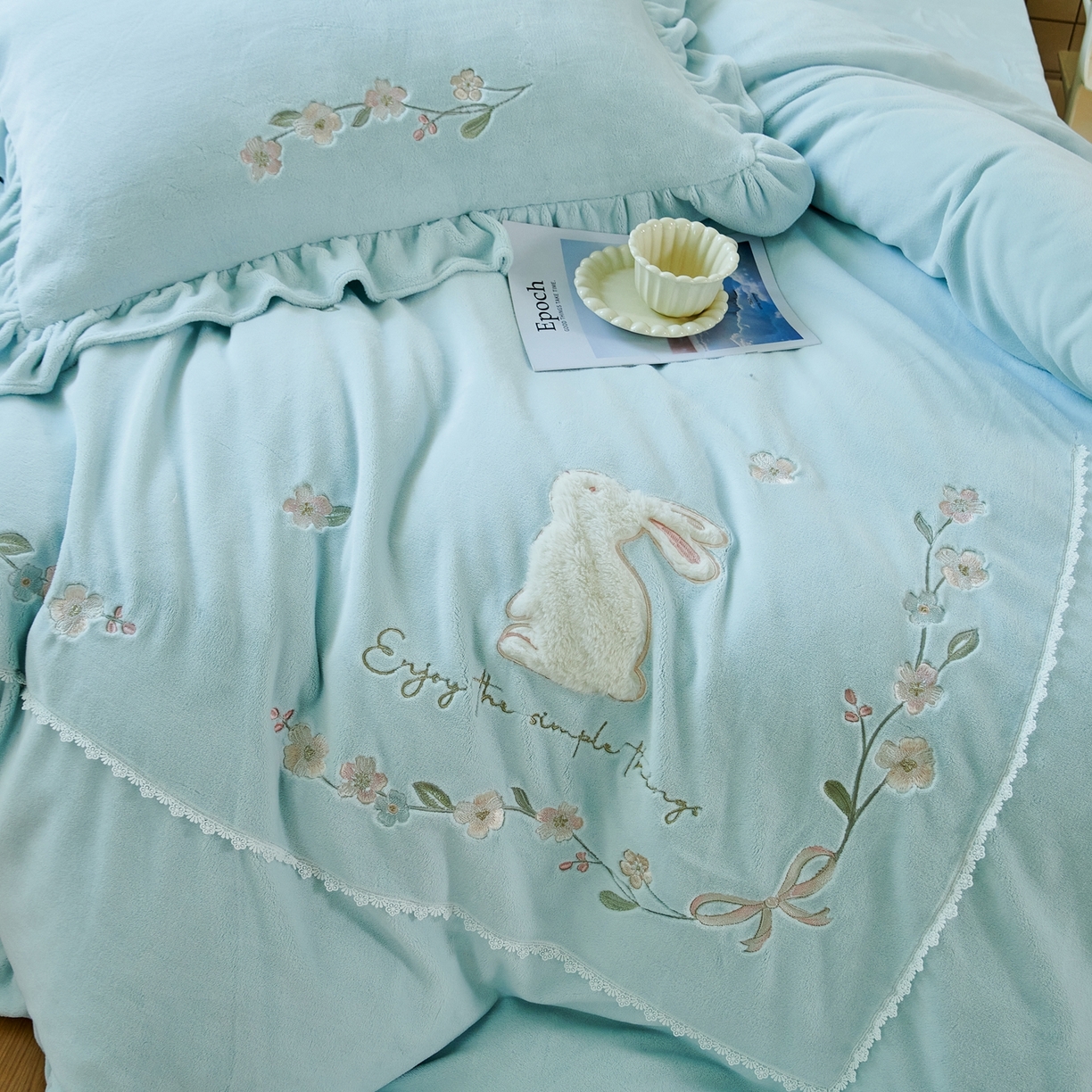 91家纺网 家纺一手货源 找家纺 优姿家纺 2025新款11斤全消光韩版贴布绣保暖四件套- 茱迪 海湾蓝