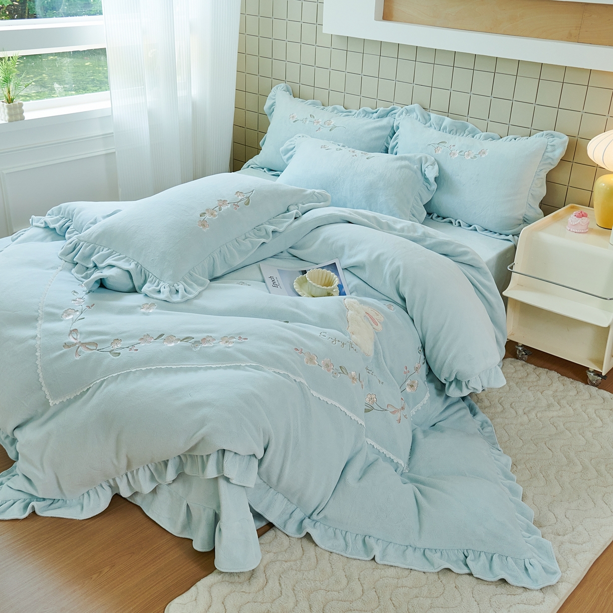 91家纺网 家纺一手货源 找家纺 优姿家纺 2025新款11斤全消光韩版贴布绣保暖四件套- 茱迪 海湾蓝