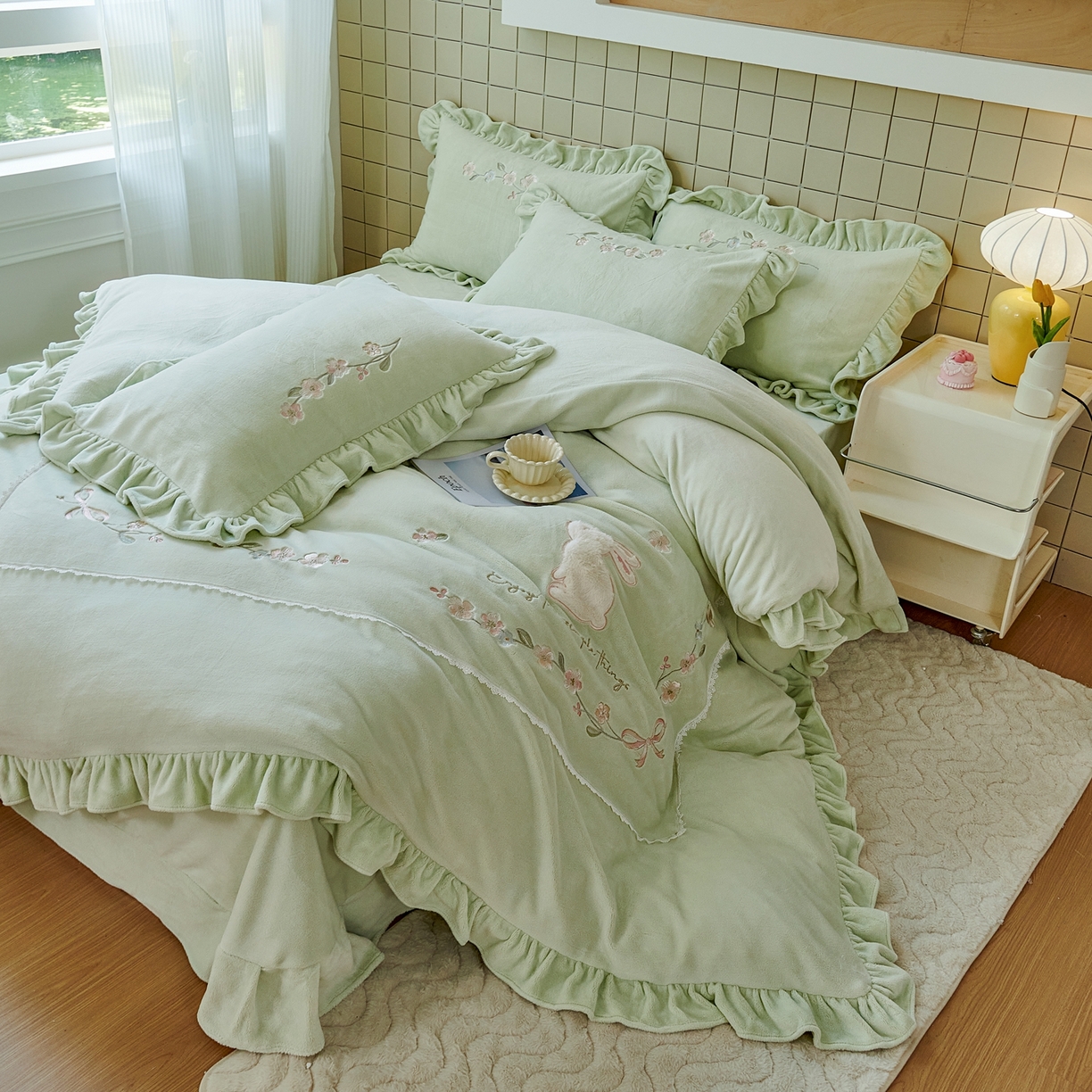 91家纺网 家纺一手货源 找家纺 优姿家纺 2025新款11斤全消光韩版贴布绣保暖四件套- 茱迪 抹茶绿