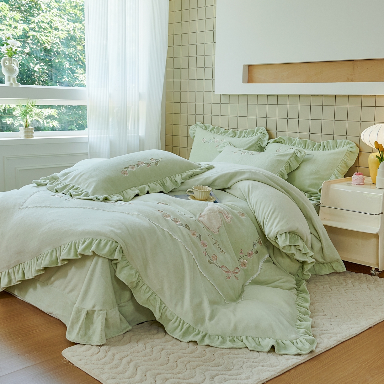 91家纺网 家纺一手货源 找家纺 优姿家纺 2025新款11斤全消光韩版贴布绣保暖四件套- 茱迪 抹茶绿